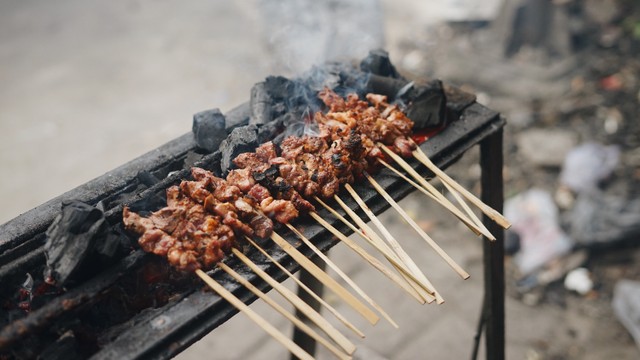 Sate kambing.