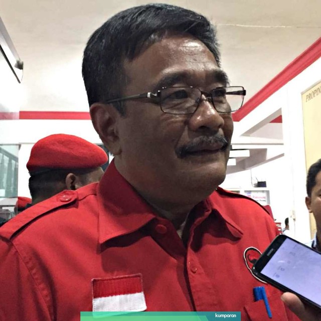 Ketua DPP PDIP Djarot Saiful Hidayat hadir dalam pelantikan DPC PDIP Surabaya. Foto: Yuana Fatwalloh/kumparan