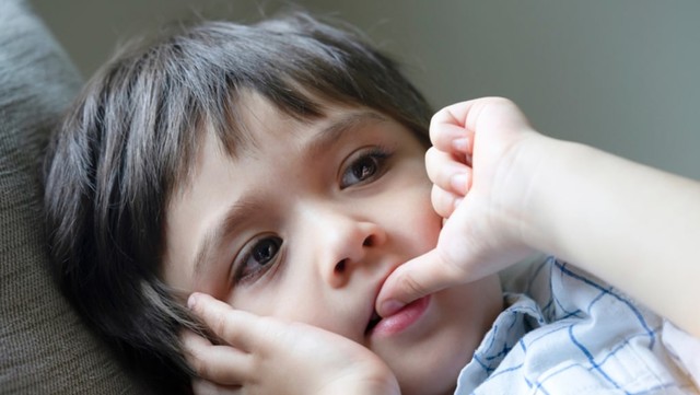 Anak 2 Tahun Masih Suka Mengisap Jempol, Perlukah Khawatir? Foto: Shutterstock
