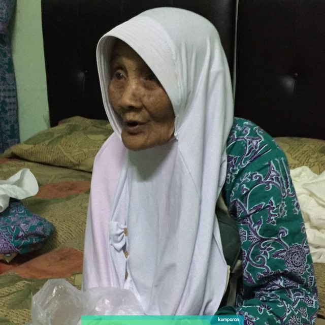 Sarmi Rukamim Binti, calon jemaah hari kelompok terbang (kloter) 34 dari Embarkasi Surabaya asal Kabupaten Tulungagung. Foto: Yuana Fatwalloh/kumparan