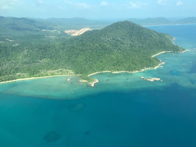 Penampakan Kepulauan Anambas dari atas Pesawat Susi Air. Foto: Wiji Nurhayat/kumparan