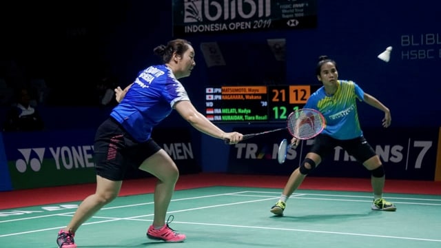 Tiara Rosalia (kiri) dan Nadya Melati (kanan) saat pertandingan Blibli Indonesia Open 2019 melawan Jepang di Istora Senayan, Kamis (18/7). Foto: Irfan Adi Saputra/kumparan