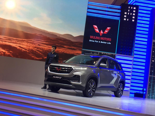 Harga varian baru Wuling Almaz Foto: Muhammad Ghulam Nayazri/kumparan