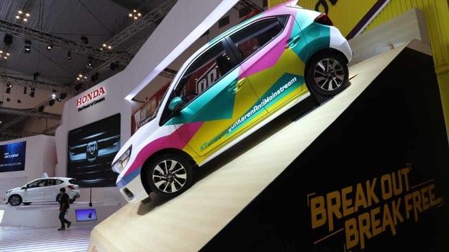 Mobil All New Honda Brio RS modifikasi di pameran GIIAS 2019, di ICE BSD, Tangerang Selatan. Foto: Aditia Noviansyah/kumparan