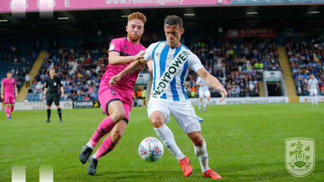 Seragam baru Huddersfield Town Foto: Twitter/@htafc