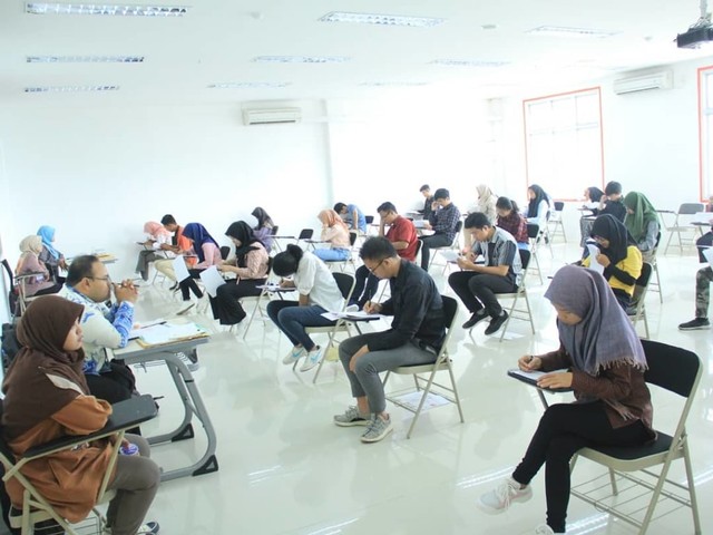 Suasana peserta ujian SMMPTN Barat di ITERA, Jumat (19/7) | Foto : Humas ITERA