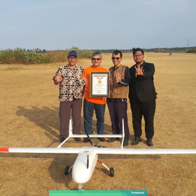 Pesawat tanpa awak LSU-02 NGLD milik LAPAN. Foto: Lembaga Penerbangan dan Antariksa Nasional (LAPAN) via Twitter