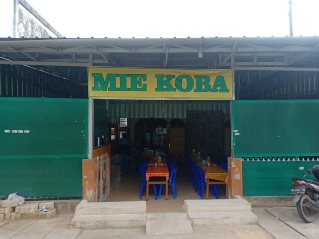 Suasana tampak depan warung mie koba Pangkalpinang. (Ggp/Babelhits)