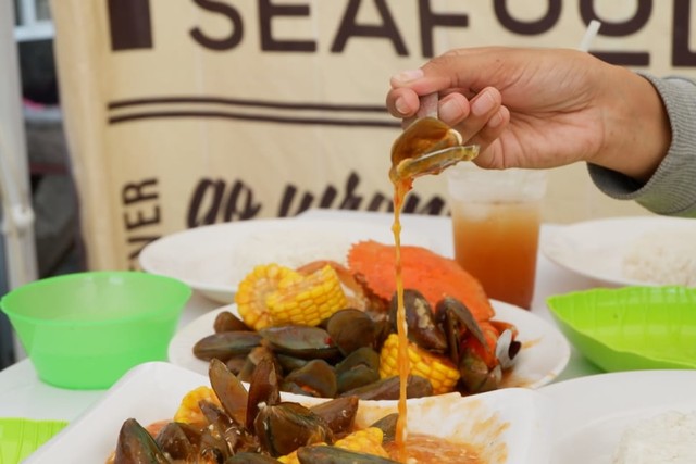 Kentalnya saus di Kerang Keki | Foto: Obbie Fernando/Lampung Geh