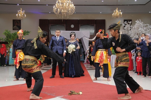 Prosesi pernikahan dengan Kirab Silat. Foto-foto: Masruroh/Basra