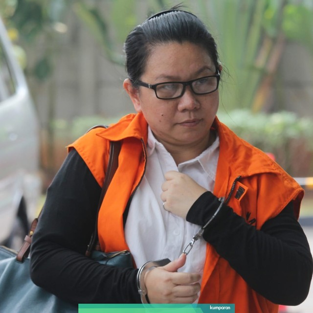 Pengelola Wyndham Sundancer Lombok, Liliana Hidayat, menjalani pemeriksaan di Gedung KPK, Jakarta. Foto: ANTARA FOTO/Reno Esnir