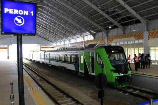 Ilustrasi kereta api bandara Minangkabau Ekspres 