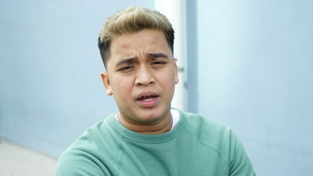 Artis Billy Syahputra saat ditemui wartawan seusai mengisi acara di studio Trans Tv, Jakarta, Selasa, (23/7). Foto: Ronny