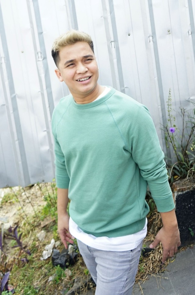 Artis Billy Syahputra saat ditemui wartawan seusai mengisi acara di studio Trans TV, Jakarta, Selasa, (23/7). Foto: Ronny