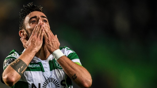 Bruno Fernandes dalam pertandingan Primeira Liga menghadapi Nacional. Foto: AFP/Patricia de Melo Moreira