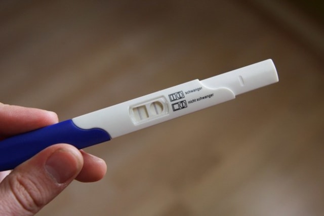 Hasil Test Pack Positif, Tapi Tidak Hamil? Ini Dia 5 Penyebabnya
