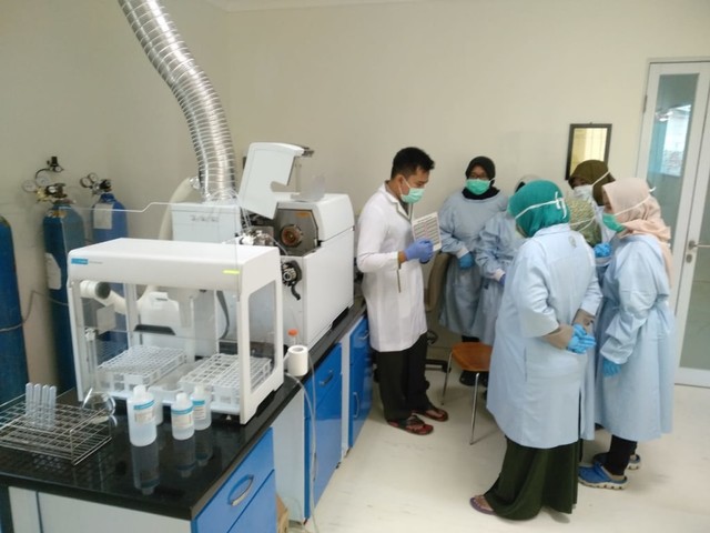 com-Pengoperasian alat uji laboratorik untuk mendeteksi logam berat pada Sarang Burung Walet, ICP-MS, Jakarta (22/7) Foto: Dok. Barantan