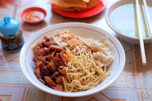 Pangsit Mie Sulawesi di kota Makassar (Foto: doc. MakassarLapar).