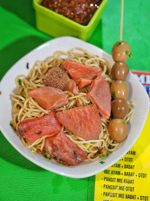 Halalkah Mie Babat Jembatan Merah ini? - By @eattemptationsby