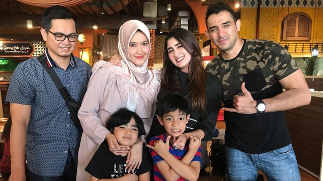 Kedekatan Tommy Kurniawan dan mantan istri, Tania Nadira. Foto: Instagram @tanianadiraa