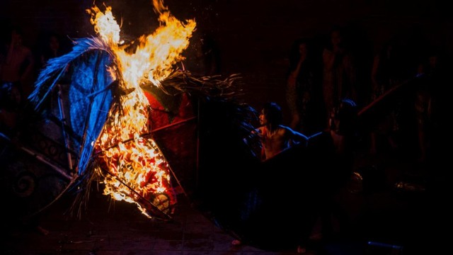 Ilustrasi pertunjukan kuda lumping. Foto: ANTARA FOTO/Novrian Arbi