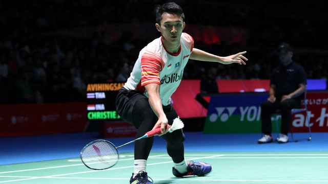Aksi pebulu tangkis Indonesia, Jonatan Christie , di Jepang Terbuka 2019. Foto: Dok. PBSI