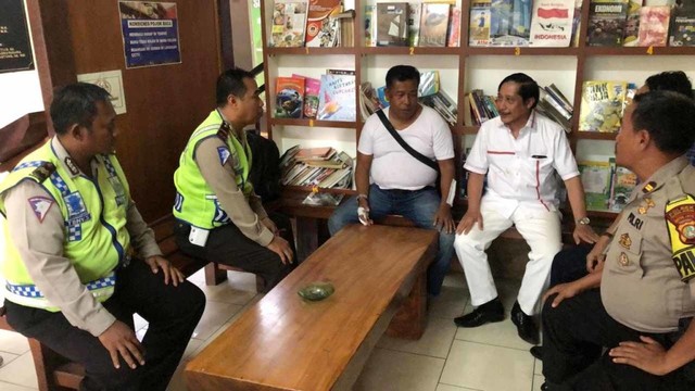 Pengemudi Pajero Sport dikeroyok warga di Kebon Jeruk, Jakarta Barat. Foto: Dok. Istimewa