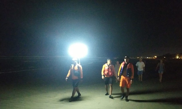 Proses pencarian samapi sore tadi di sekitar pantai Doble Six di Legian, Kuta, Bali (kanalbali/IST)