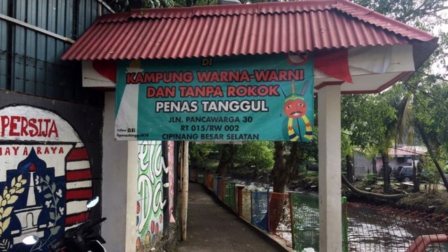 Penas Tanggul, kampung warna-warni dan 'bebas asap rokok' di Cipinang Besar Selatan, Jakarta Timur. (Foto: kumparan)