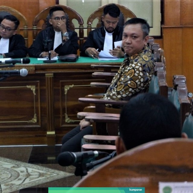 Remigo saat mendengarkan vonis hakim. Foto: Rahmat Utomo/kumparan