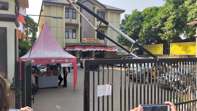 Situasi di Polsek Cimanggis, Depok Foto: Fadjar Hadi/kumparan