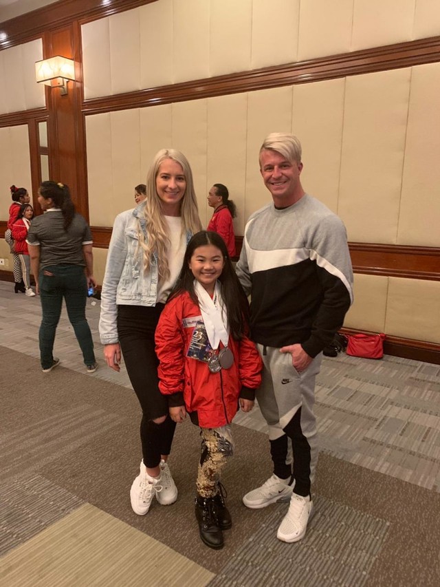 Izabelle Kiara Kurniawan (tengah) di sela-sela tampil dalam ajang World Championship Performing Arts (WCOPA) di Westin dan Longbeach Performing Art Centre, California, Amerika Serikat. (dokumen).
