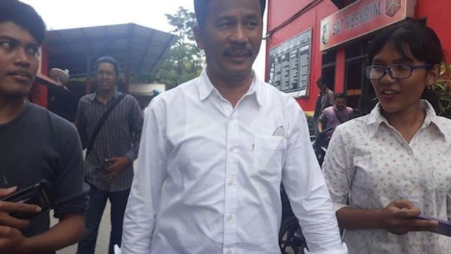 Wali Kota Batam Rudi saat jeda pemeriksaan KPK di Mapolresta Barelang (Foto: Yogi/Batamnews)