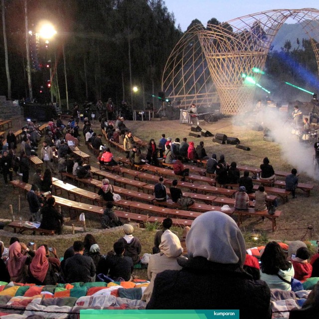 Penampilan Voyager 4 di acara Jazz Gunung Bromo, Amfiteater Jiwa Jawa Bromo, Jumat (26/7). Foto: Anissa Maulida/kumparan