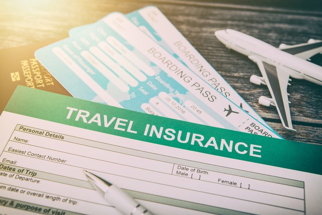 Ilustrasi Asuransi Traveling. Foto: Shutter Stock