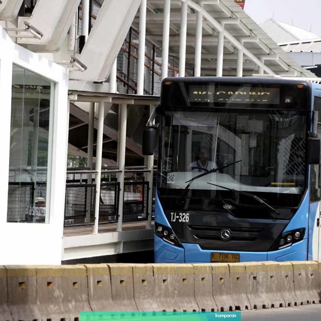 Halte Transjakarta Pemuda. Foto: Iqbal Firdaus/kumparan