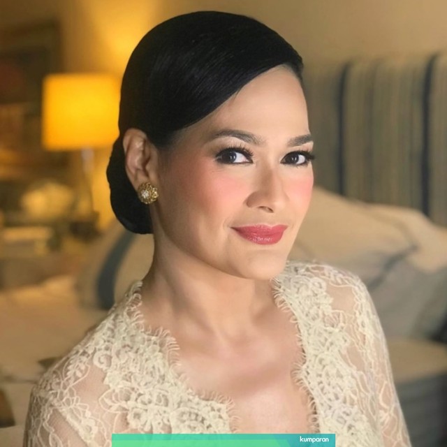 Donna Harun dalam balutan kebaya. Foto: Instagram @allyssahawadi