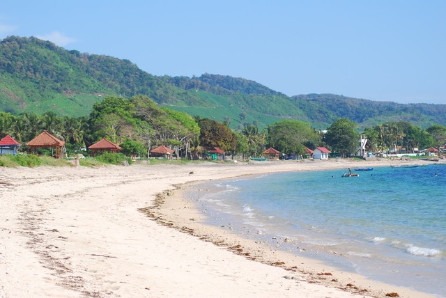 Pantai Lakey di Dompu. Foto: Info Dompu