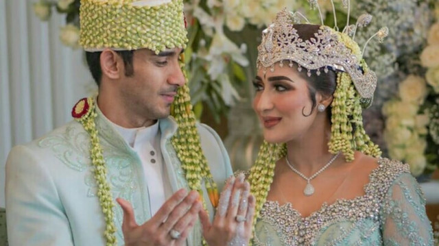 Tania Nadira dan suami. Foto: (Instagram)