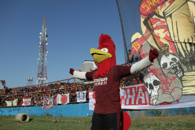 Maskot PSM Makasar di dalam Stadion Andi Mattalatta. Foto: Nugroho Sejati/kumparan