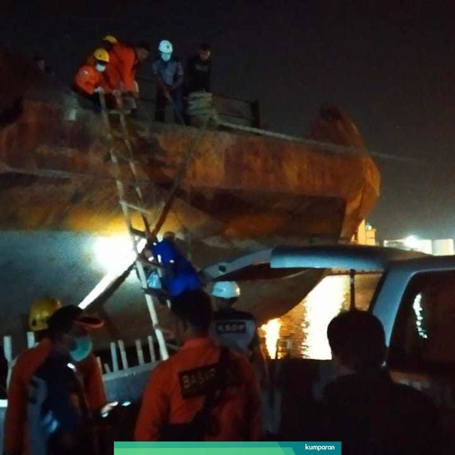 Empat orang laki-laki ditemukan sudah tidak bernyawa di kawasan Pelabuhan Tanjung Emas Semarang, Minggu, (28/7) sekitar pukul 22.00. Foto: Dok. Basarnas