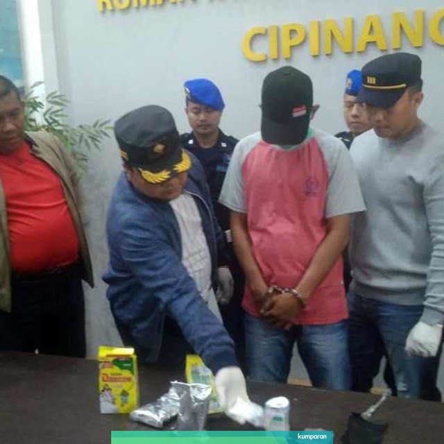 Oknum pegawai lapas yang ditangkap SA, staf bagian administrasi. Berupaya selundupkan sabu 25 gram kedalam rutan. Foto: Dok Istimewa