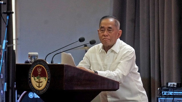 Menteri Pertahanan Indonesia, Ryamizard Ryacudu memberi sambutan di silaturahmi purnawirawan TNI, Jakarta, Senin (29/7). Foto: Irfan Adi Saputra/kumparan