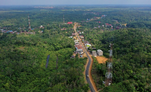 Foto udara kawasan Bukit Nyuling, Tumbang Talaken Manuhing, Gunung Mas, Kalimantan Tengah, Kamis (25/7/2019). Foto: ANTARA FOTO/Hafidz Mubarak