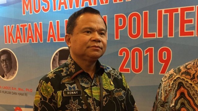 Dirjen Imigrasi Ronny F. Sompie. Foto: Paulina Herasmaranindar/kumparan