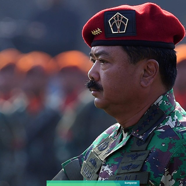 Panglima TNI Marsekal TNI Hadi Tjahjanto meninjau pasukan Komando Operasi Khusus (Koopssus) TNI saat diresmikan di Mabes TNI. Foto: ANTARA FOTO/Sigid Kurniawan