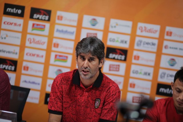 Stefano Teco saat sesi jumpa pers menjelang laga melawan PSM Makasar, Rabu (31/7) - kanalbali/IST