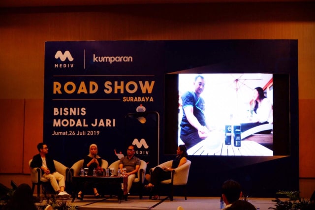 Pembicara sebagai narasumber tentang Mediv di Road Show Surabaya