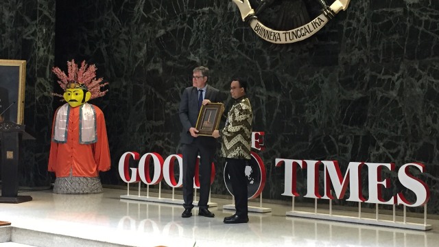 Gubernur DKI Anies Baswedan dan Duta Besar Jerman untuk Indonesia, Timor Leste dan Asean Peter Schoof saat perayaan 25 tahun Sister City Jakarta-Berlin Foto: Ferry Fadhlurrahman/kumparan