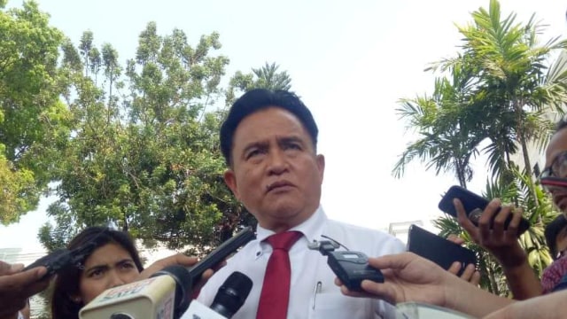 Yusril Ihza Mahendra dan anggota PBB sambangi Kompleks Istana Kepresidenan. Foto: Fahrian Saleh/kumparan